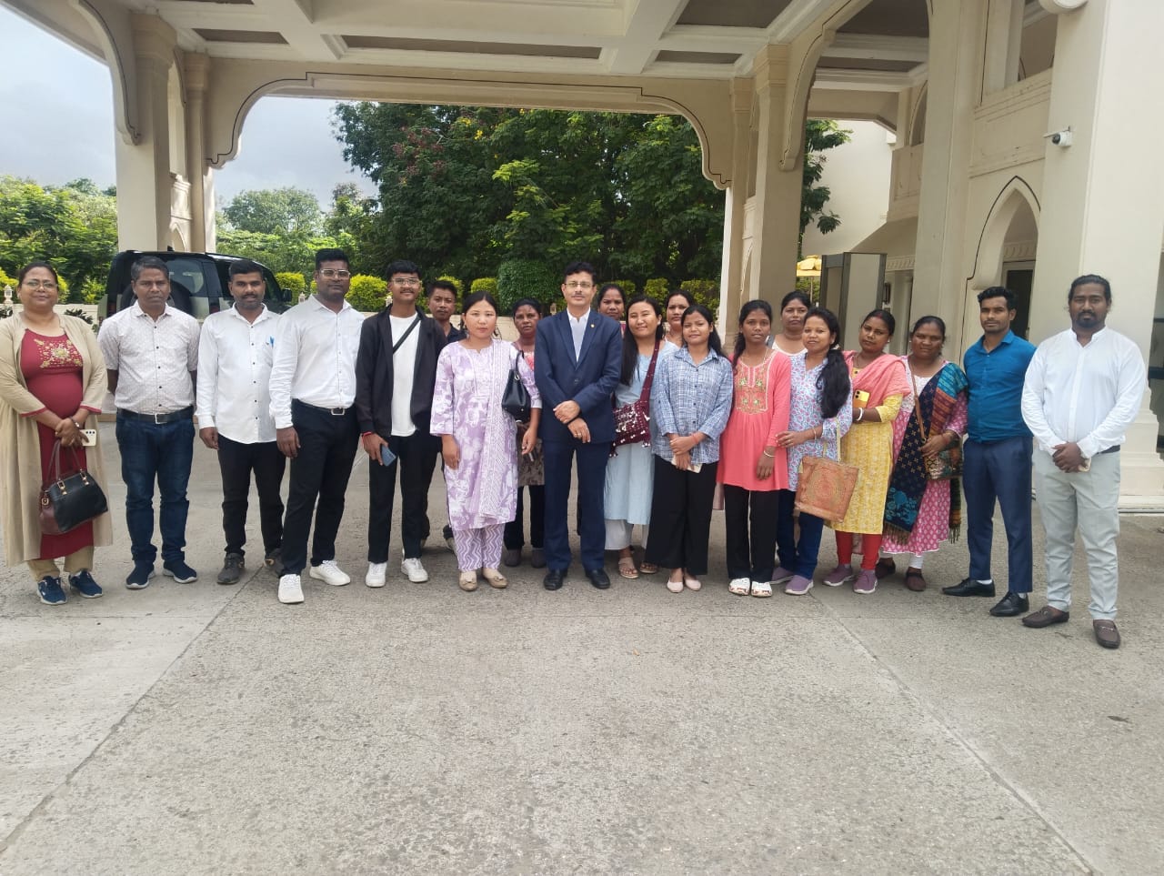 JOMHA Restaurant team outdoor group photo